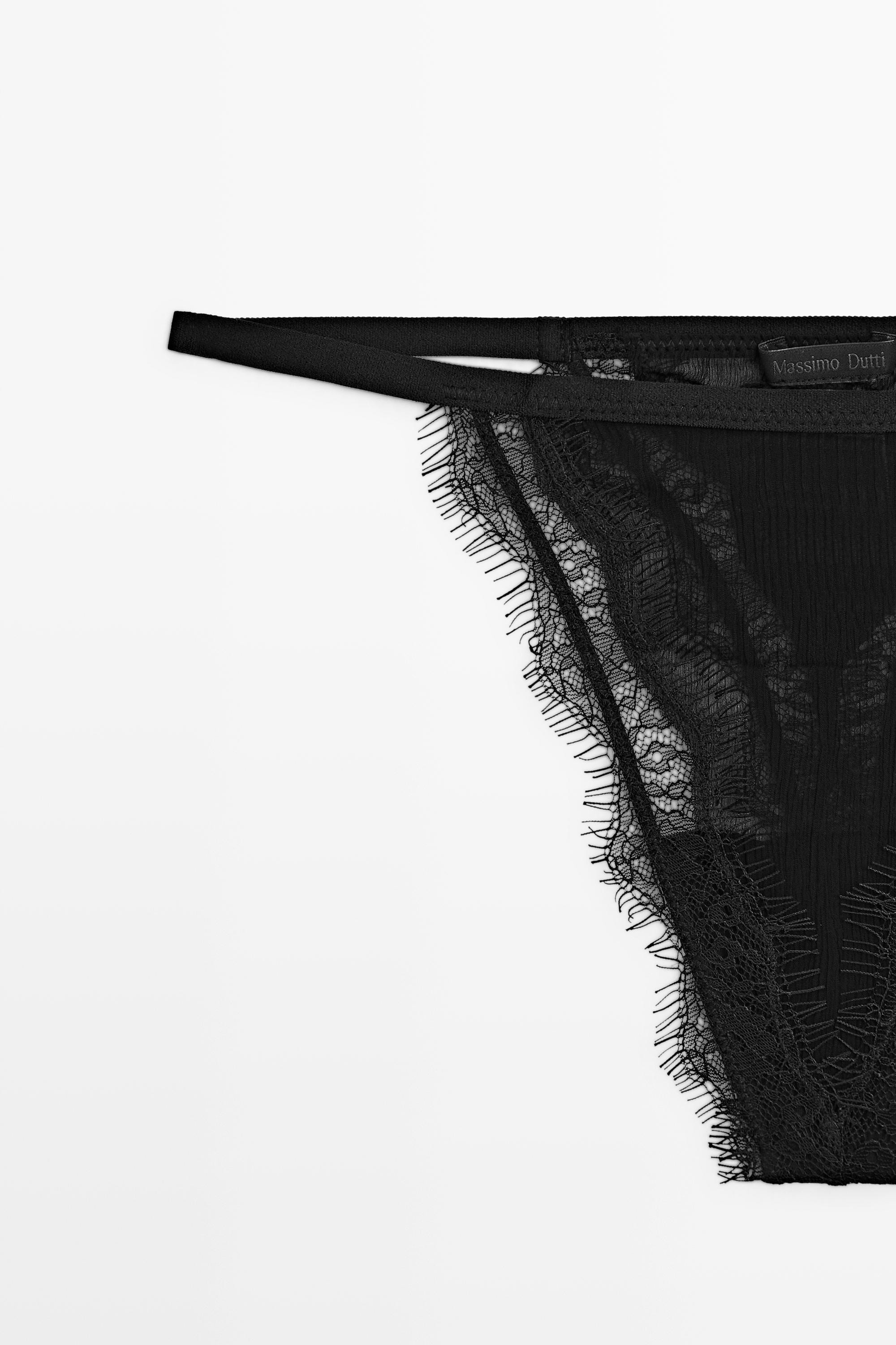 String avec dentelle